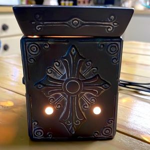 Scentsy “Rustic Cross” warmer
